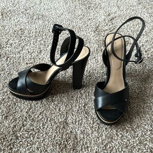 Aldo size 7 heel used hand full times